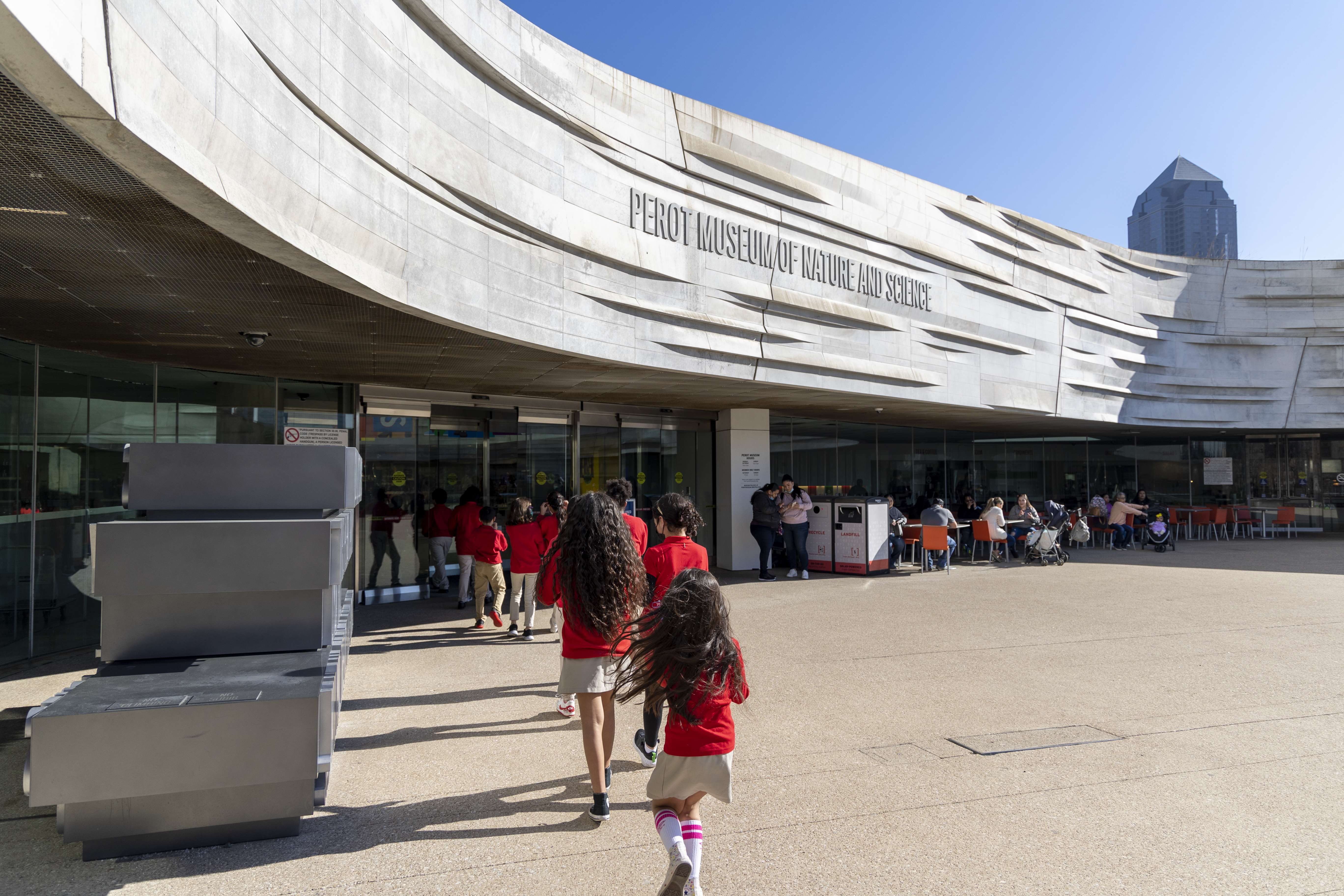 students walking into Museum