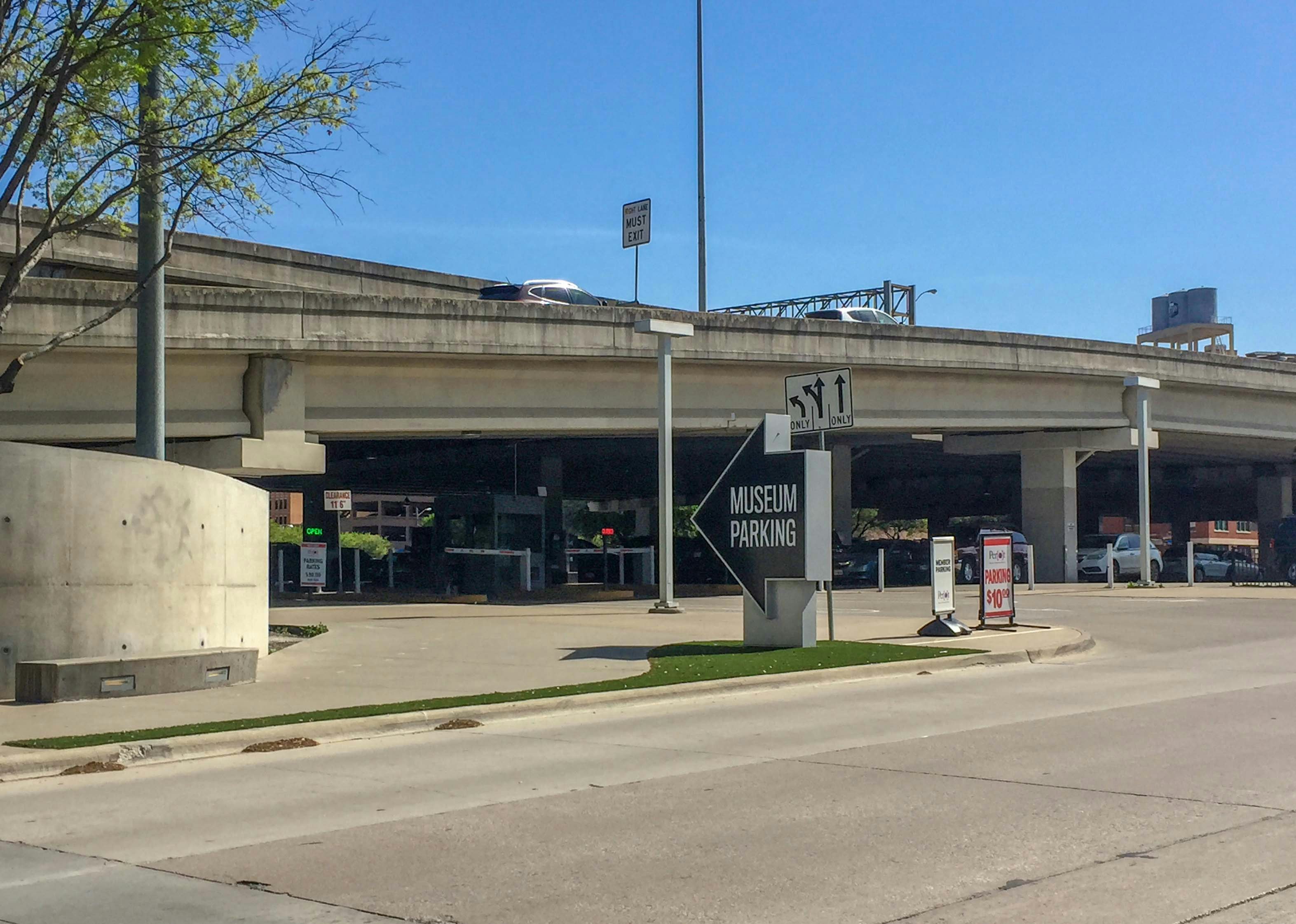 Parking at the Perot Museum