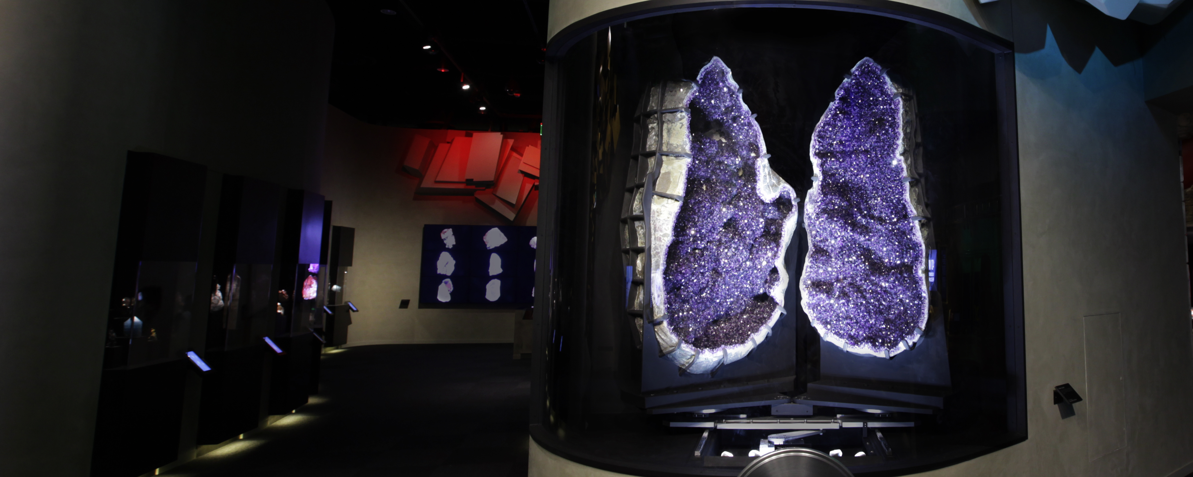 A view of large crystal photos.